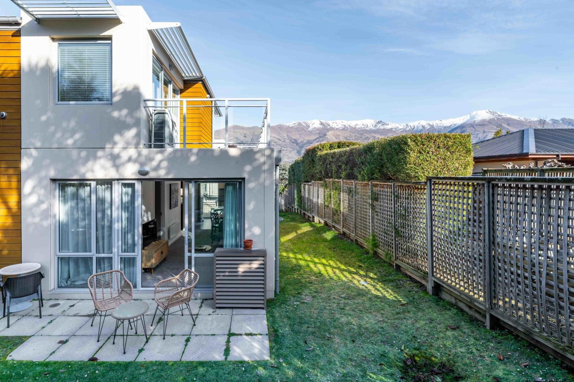Central Luxury Apartment 114 Wanaka Bagian luar foto