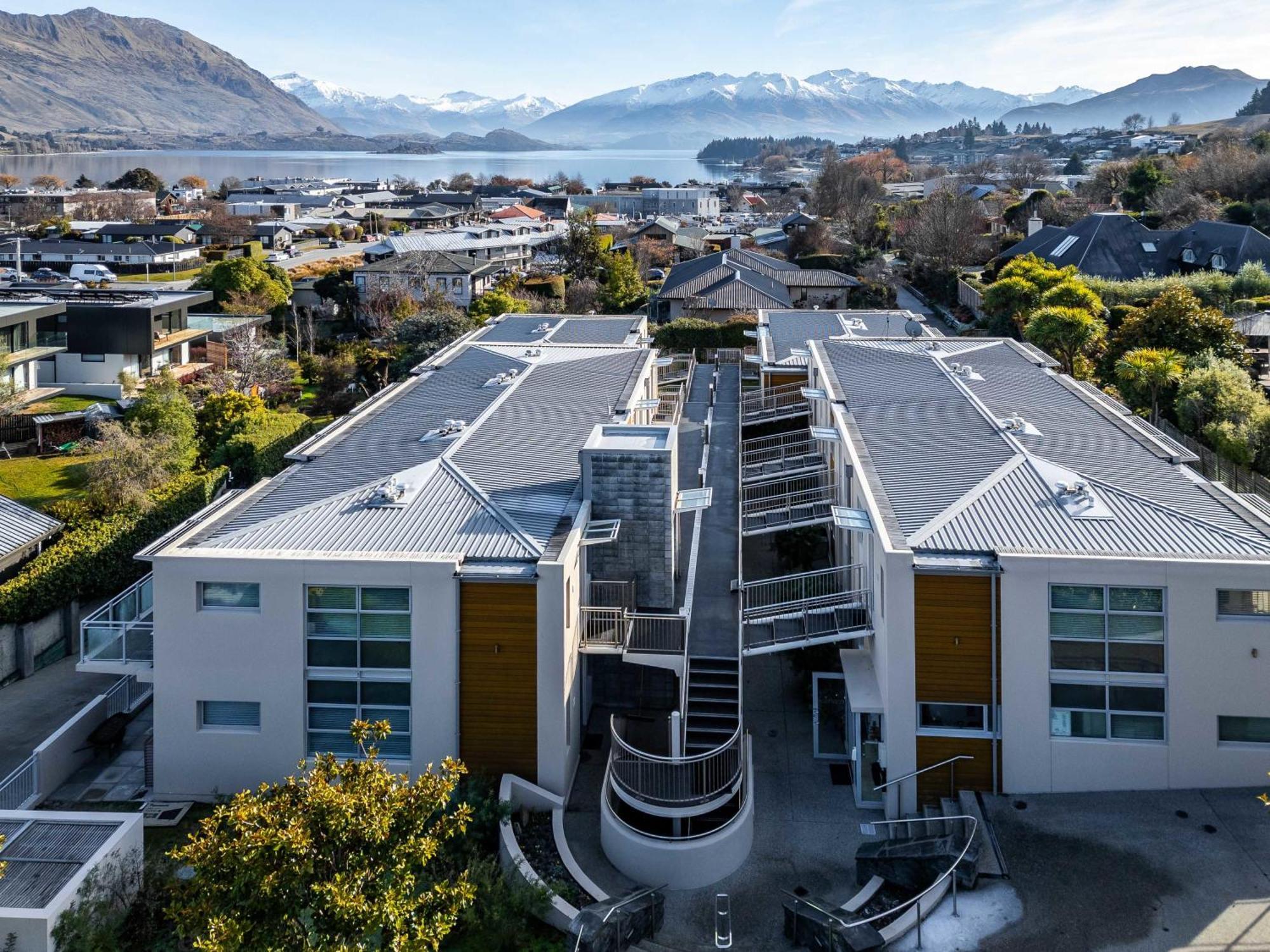 Central Luxury Apartment 114 Wanaka Bagian luar foto