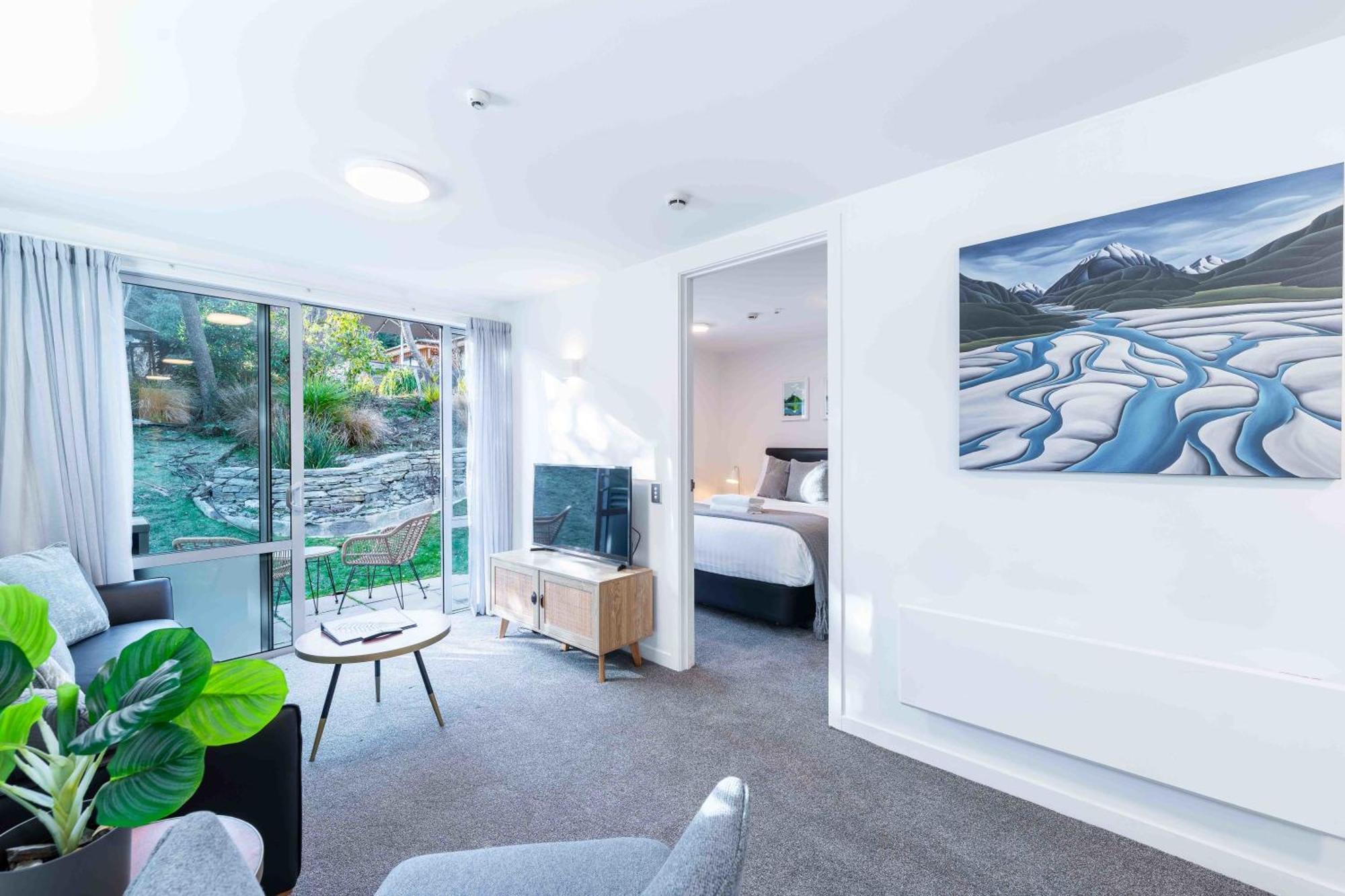 Central Luxury Apartment 114 Wanaka Bagian luar foto