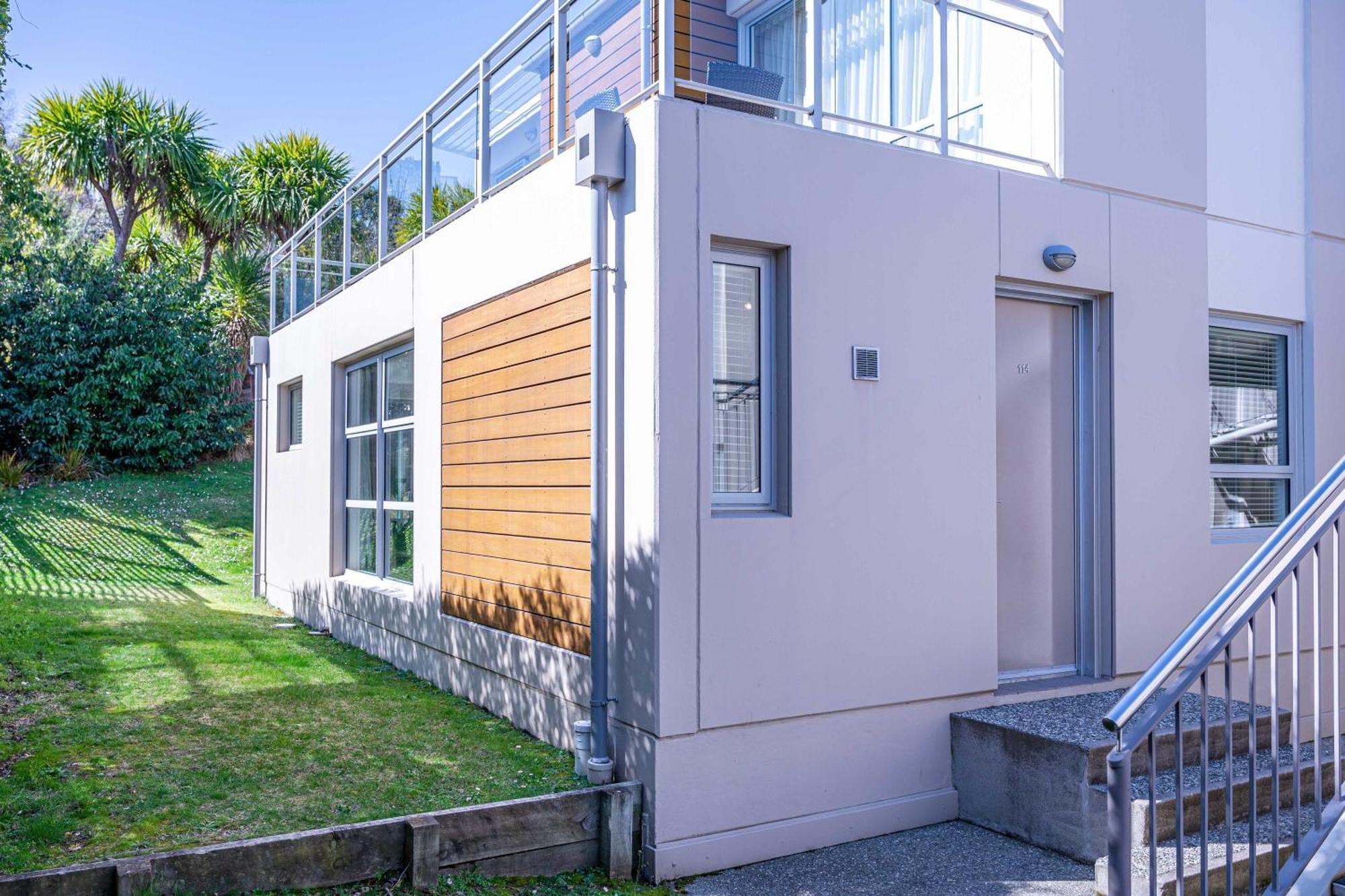 Central Luxury Apartment 114 Wanaka Bagian luar foto