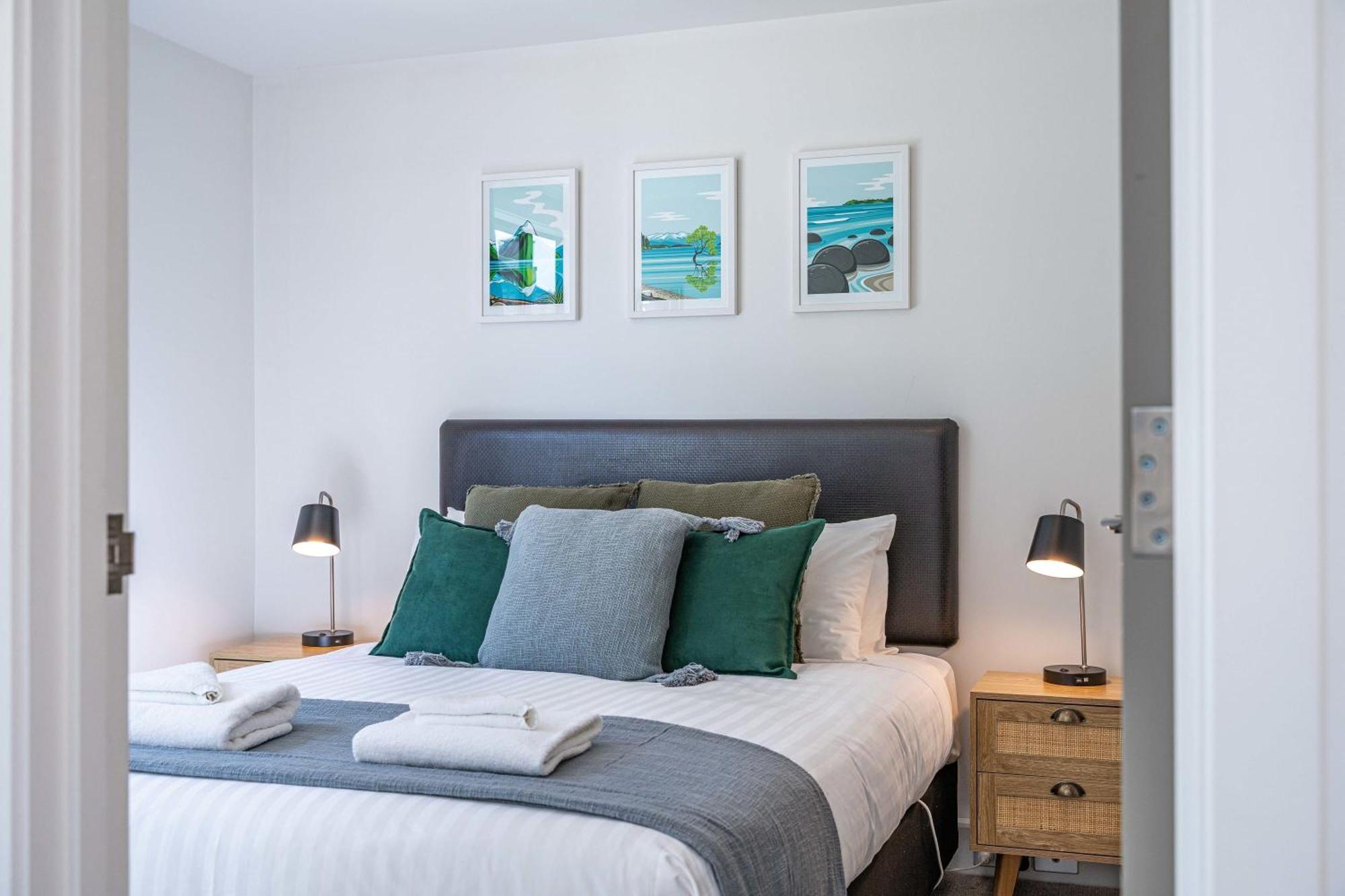Central Luxury Apartment 114 Wanaka Bagian luar foto