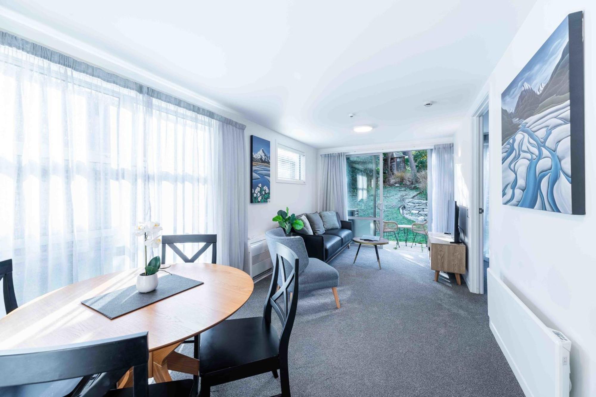 Central Luxury Apartment 114 Wanaka Bagian luar foto