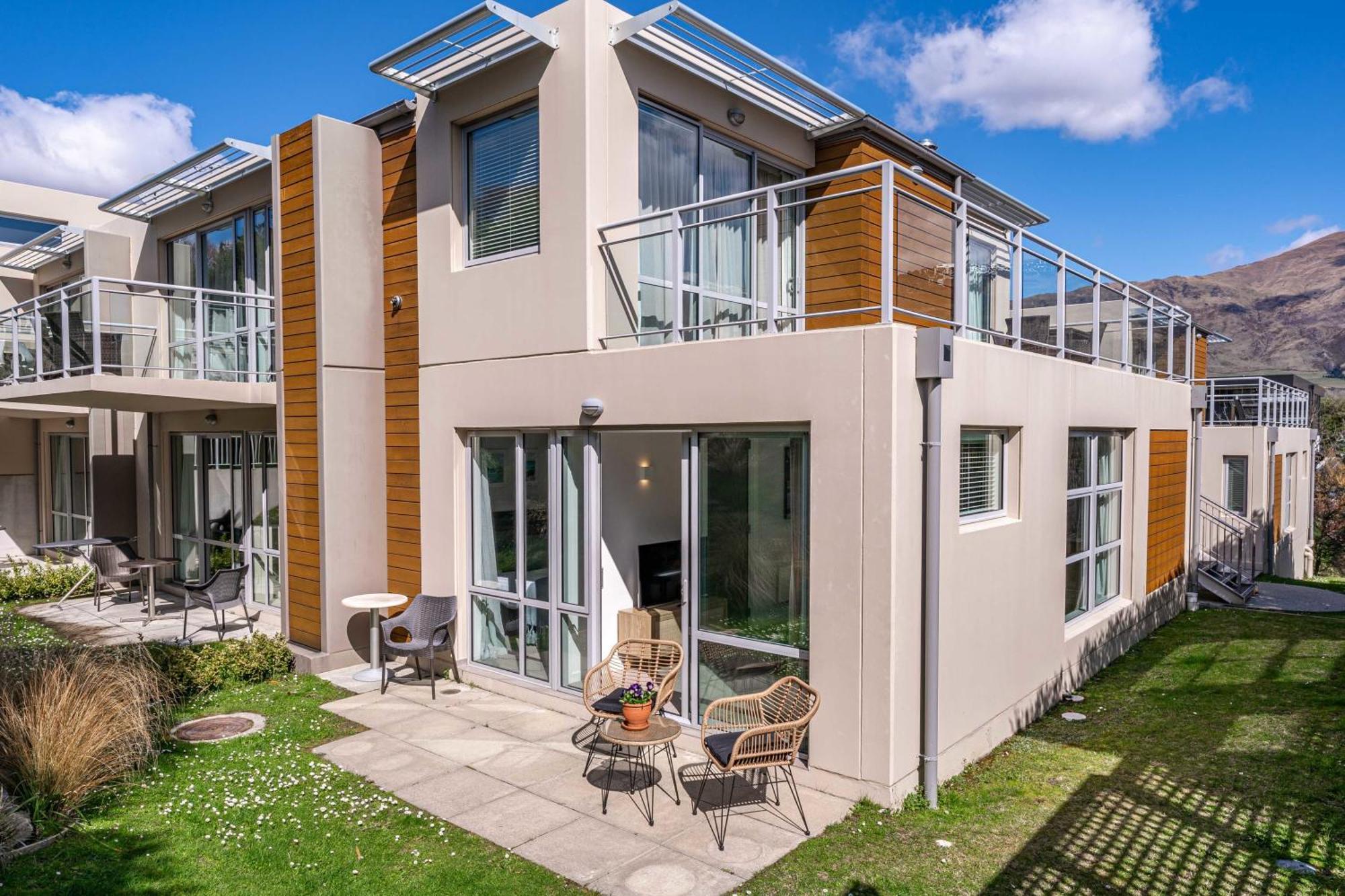 Central Luxury Apartment 114 Wanaka Bagian luar foto