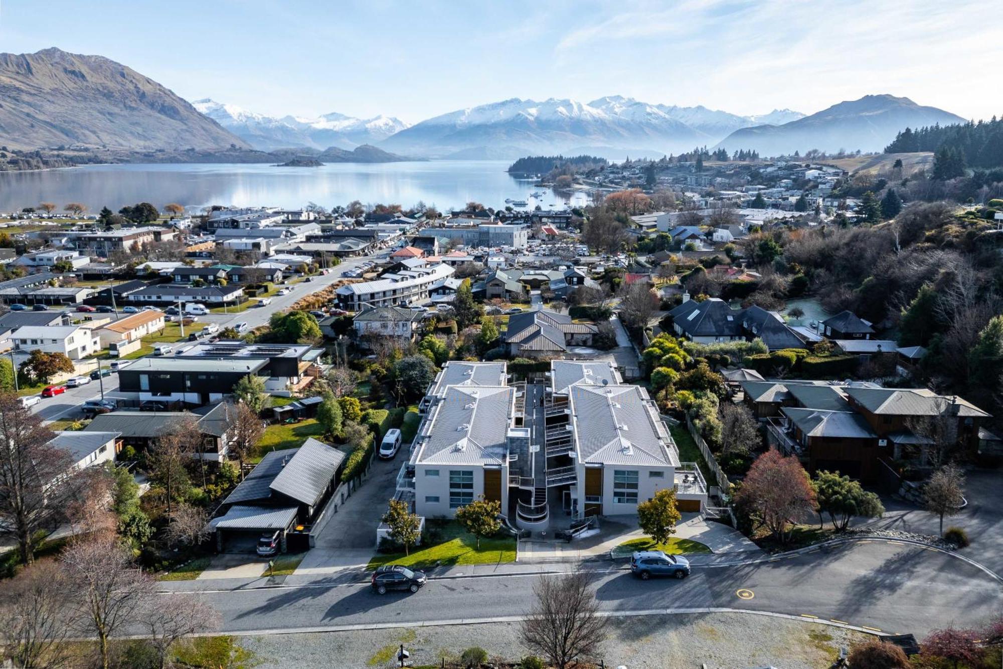 Central Luxury Apartment 114 Wanaka Bagian luar foto