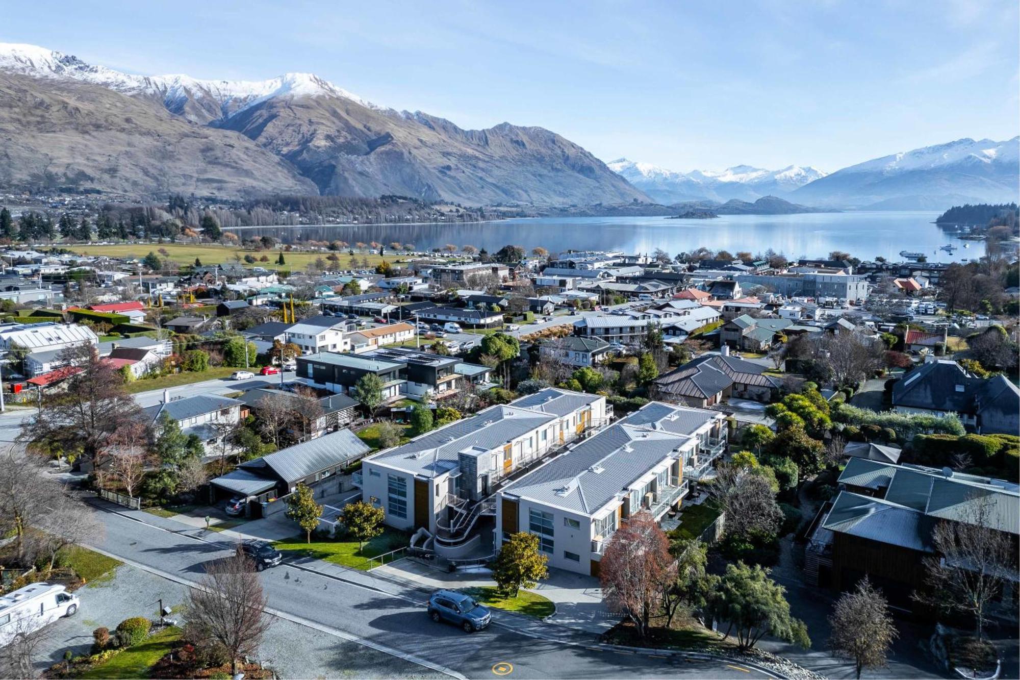 Central Luxury Apartment 114 Wanaka Bagian luar foto