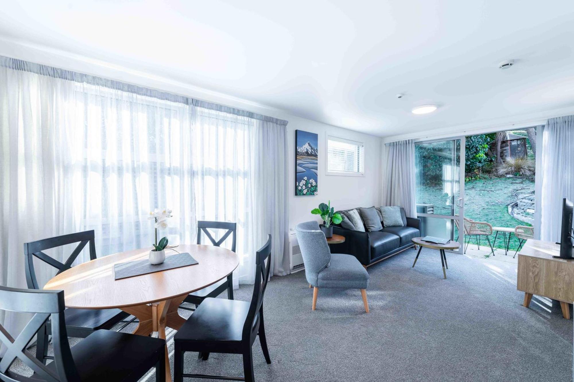 Central Luxury Apartment 114 Wanaka Bagian luar foto