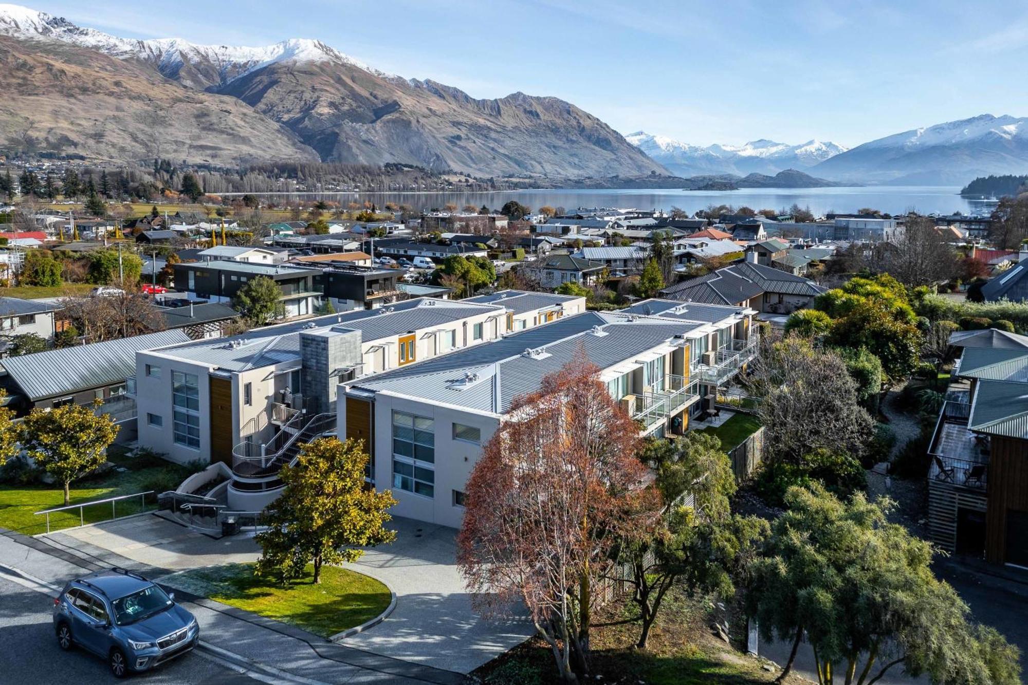 Central Luxury Apartment 114 Wanaka Bagian luar foto
