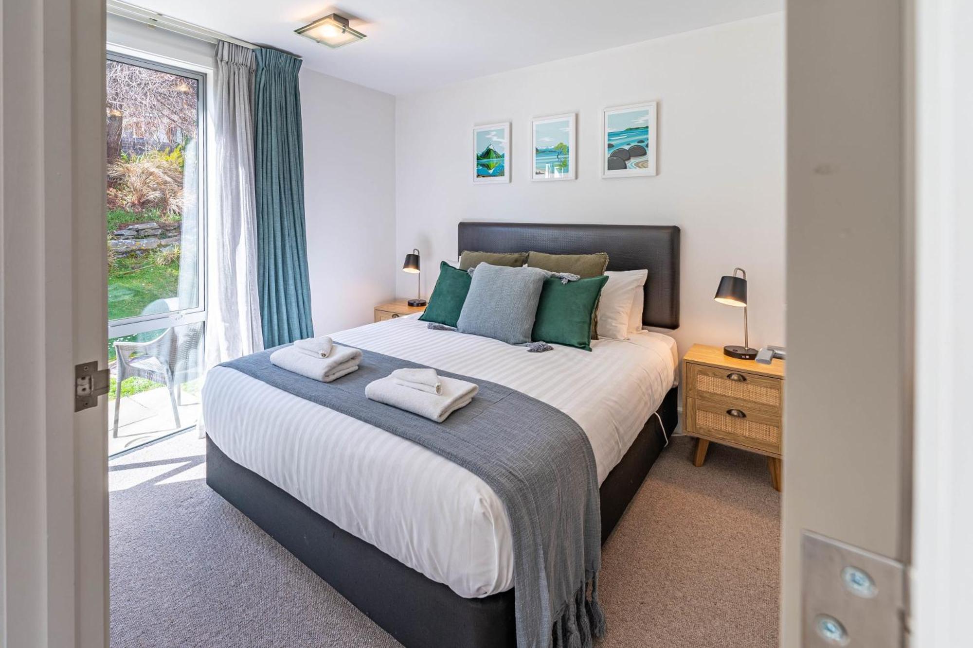 Central Luxury Apartment 114 Wanaka Bagian luar foto