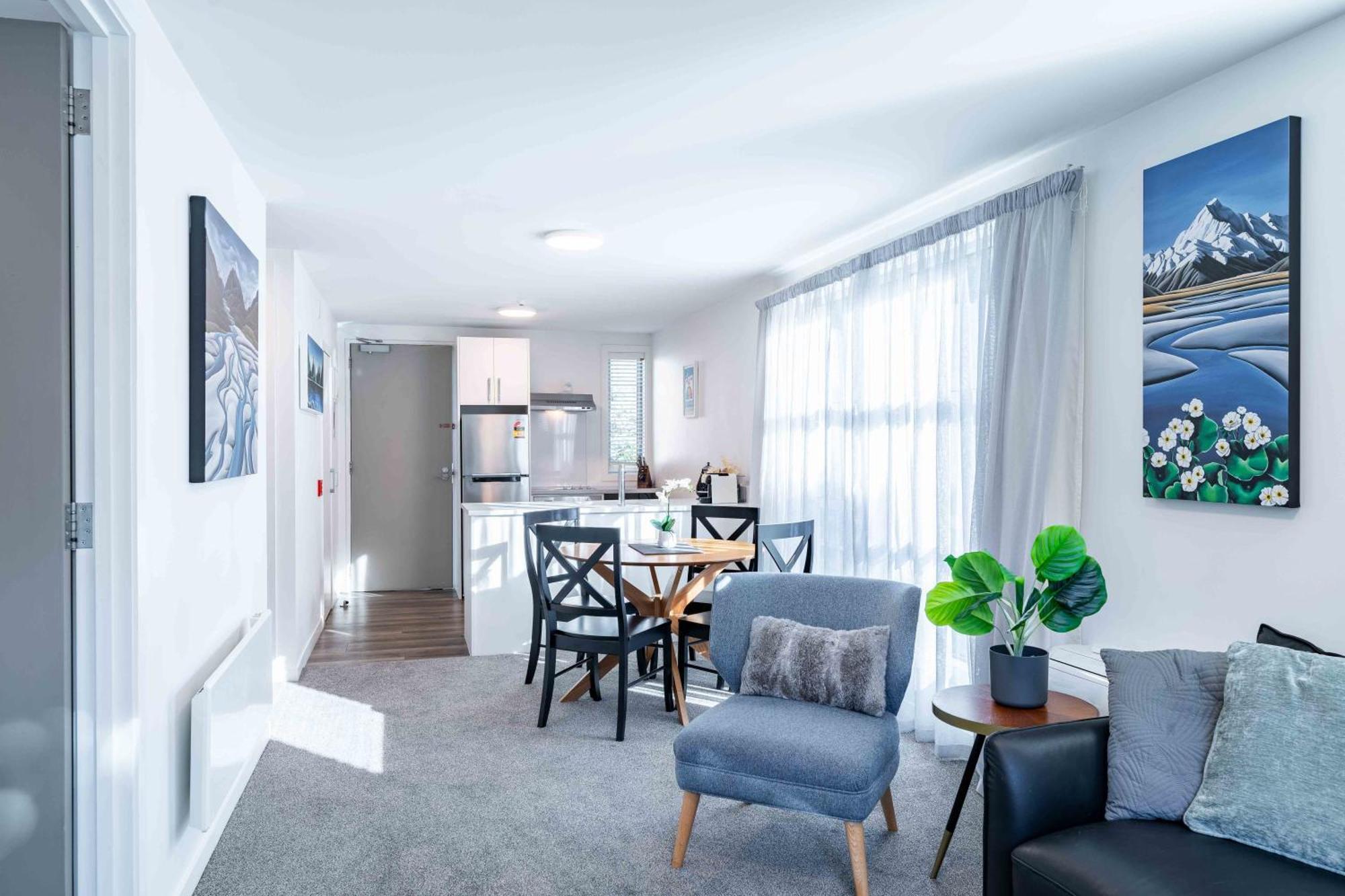 Central Luxury Apartment 114 Wanaka Bagian luar foto
