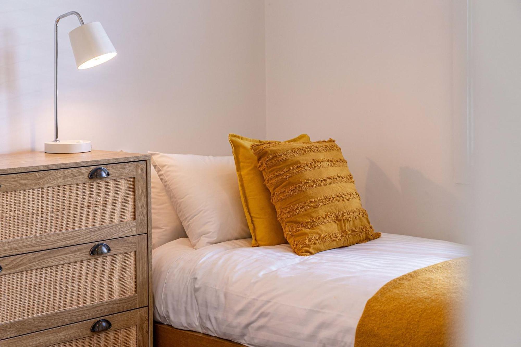 Central Luxury Apartment 114 Wanaka Bagian luar foto