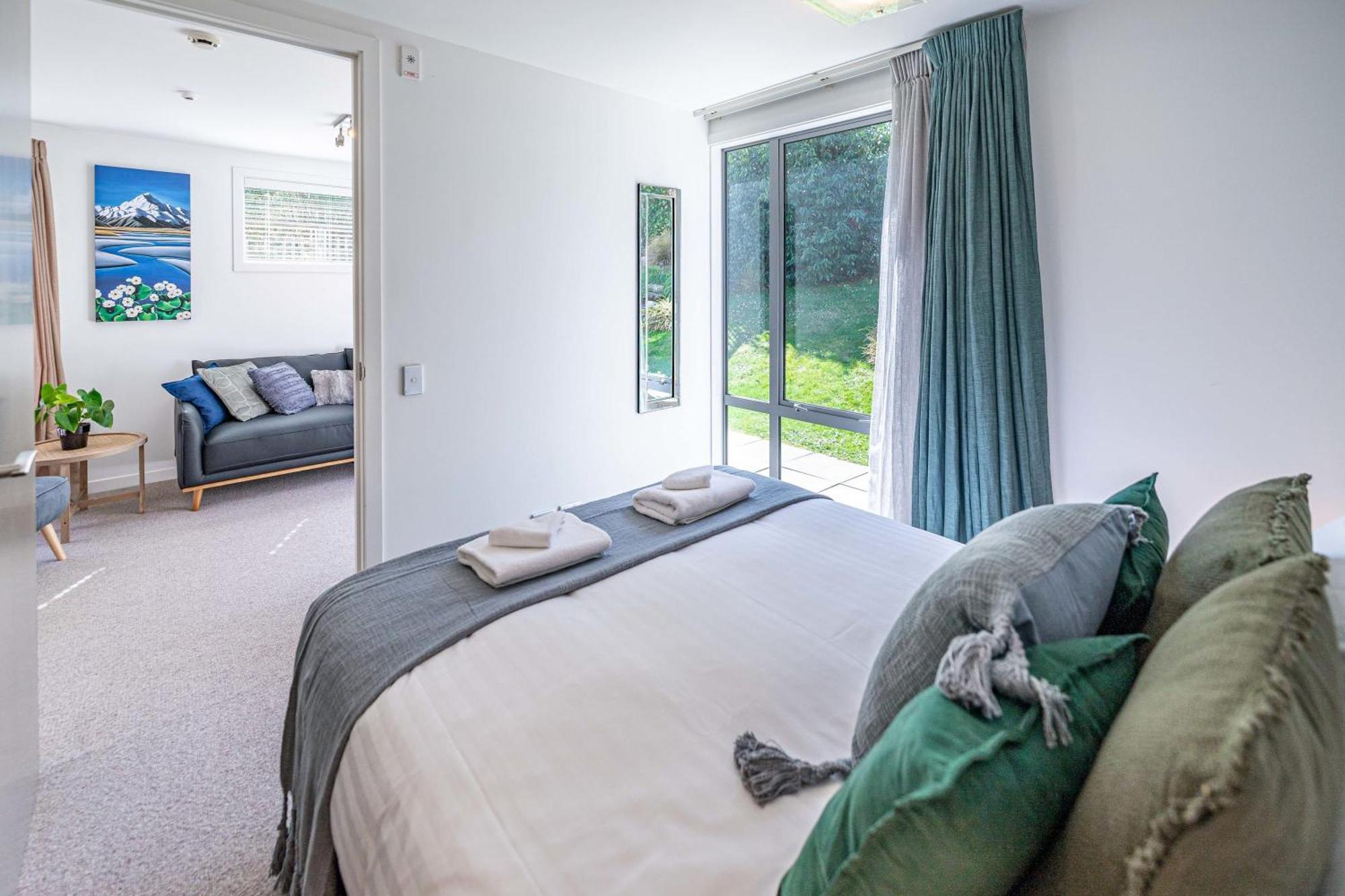 Central Luxury Apartment 114 Wanaka Bagian luar foto