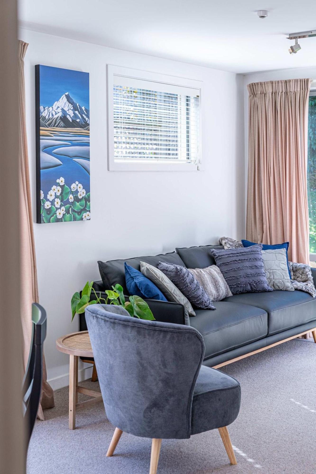 Central Luxury Apartment 114 Wanaka Bagian luar foto