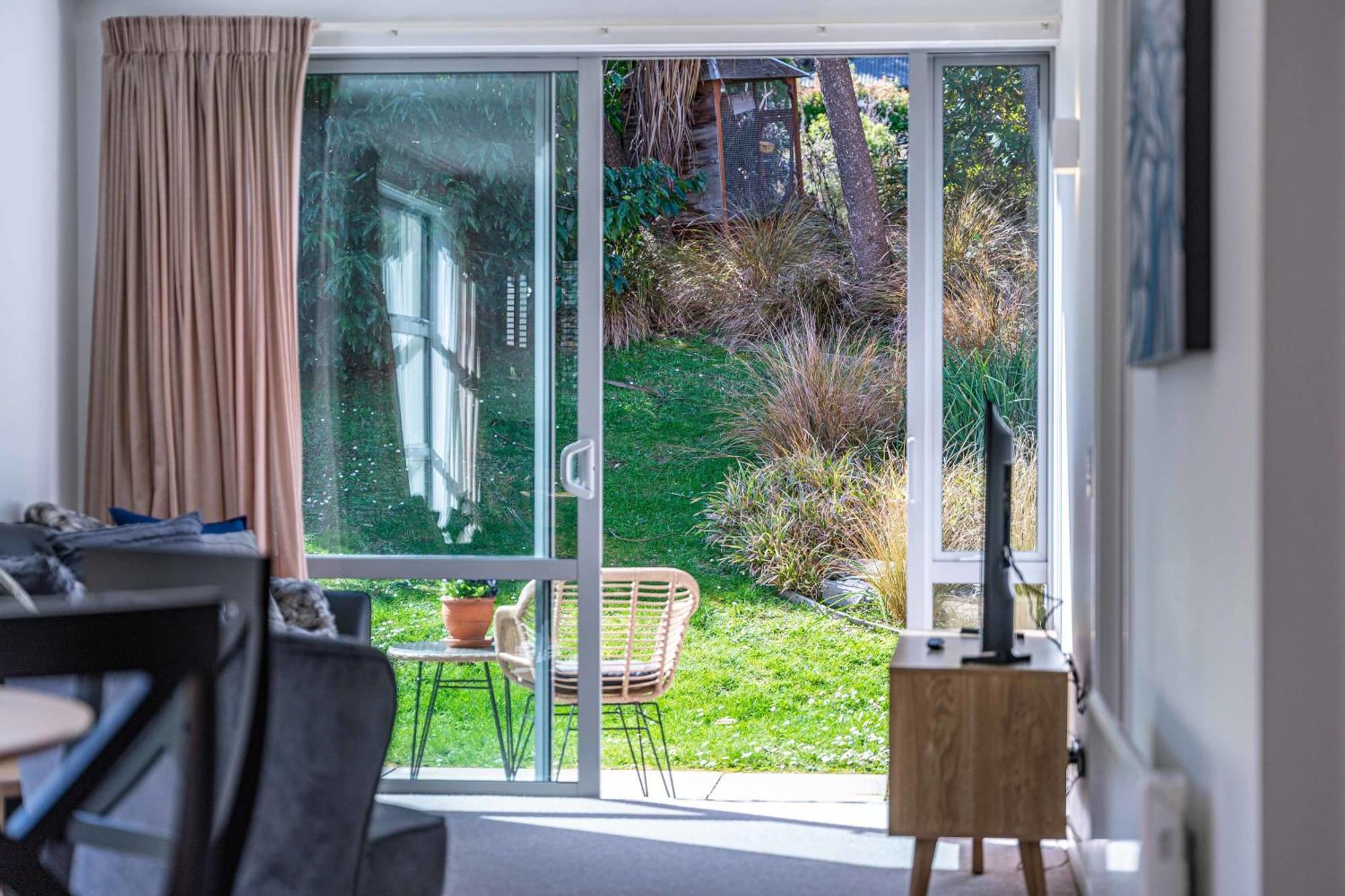 Central Luxury Apartment 114 Wanaka Bagian luar foto