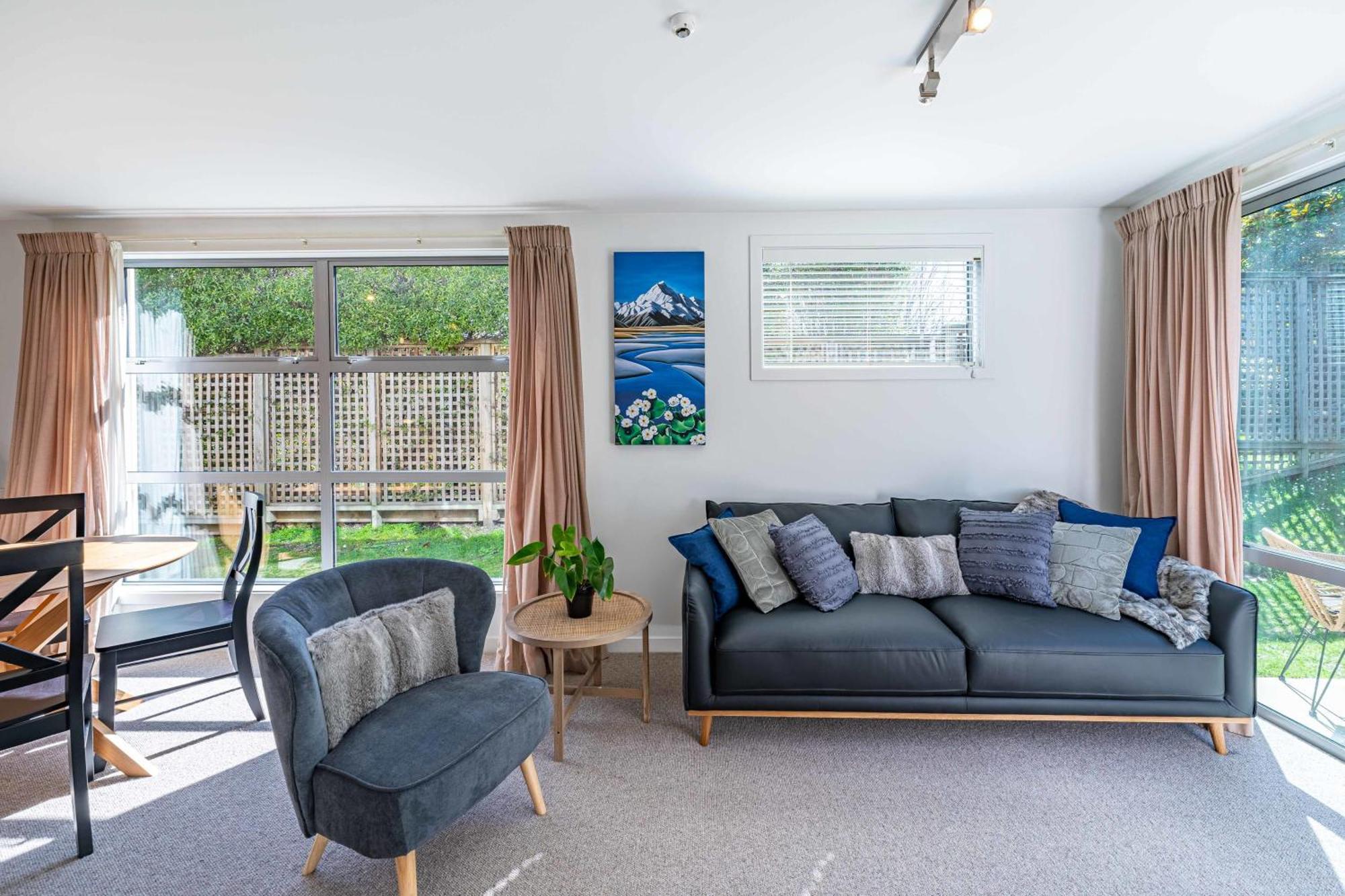 Central Luxury Apartment 114 Wanaka Bagian luar foto